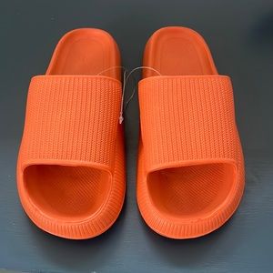 Cloud Cushion Slides. Never been worn.
